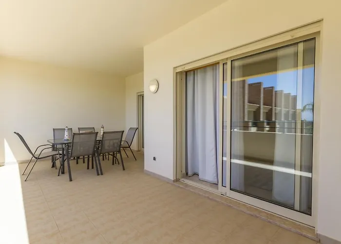 Millennium Plaza 아파트 빌라모라