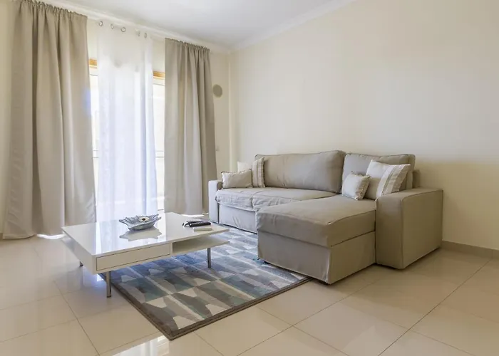 公寓 Millennium Plaza